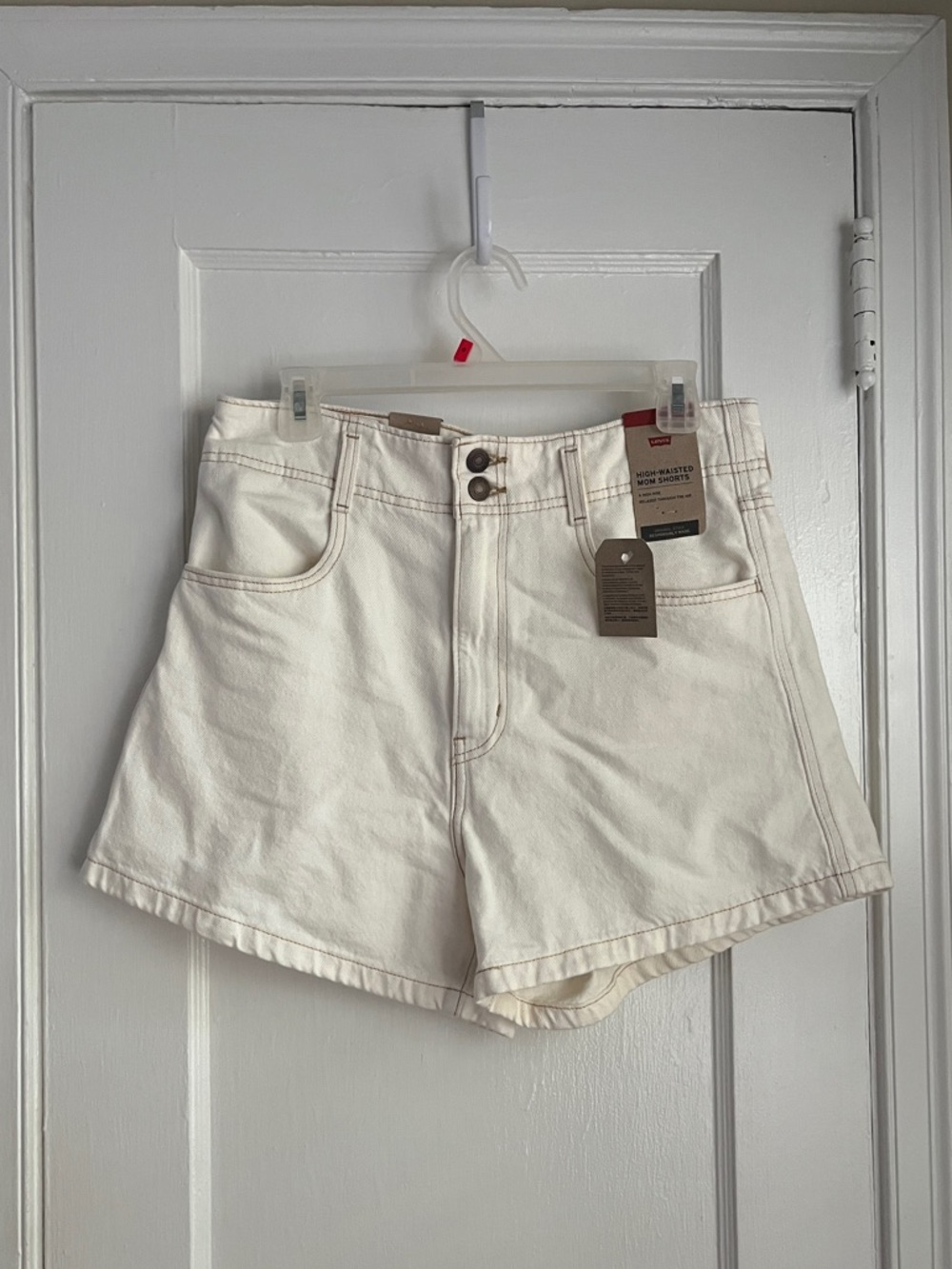 NWT Levi’s High Waisted Mom Jean Shorts in White